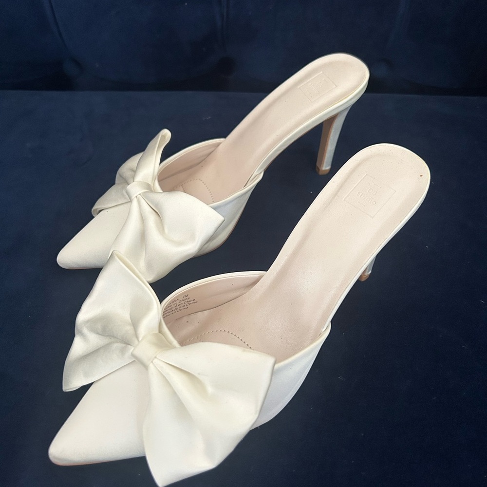 David’s Bridal Satin Bow Pointy Mules - Size 7